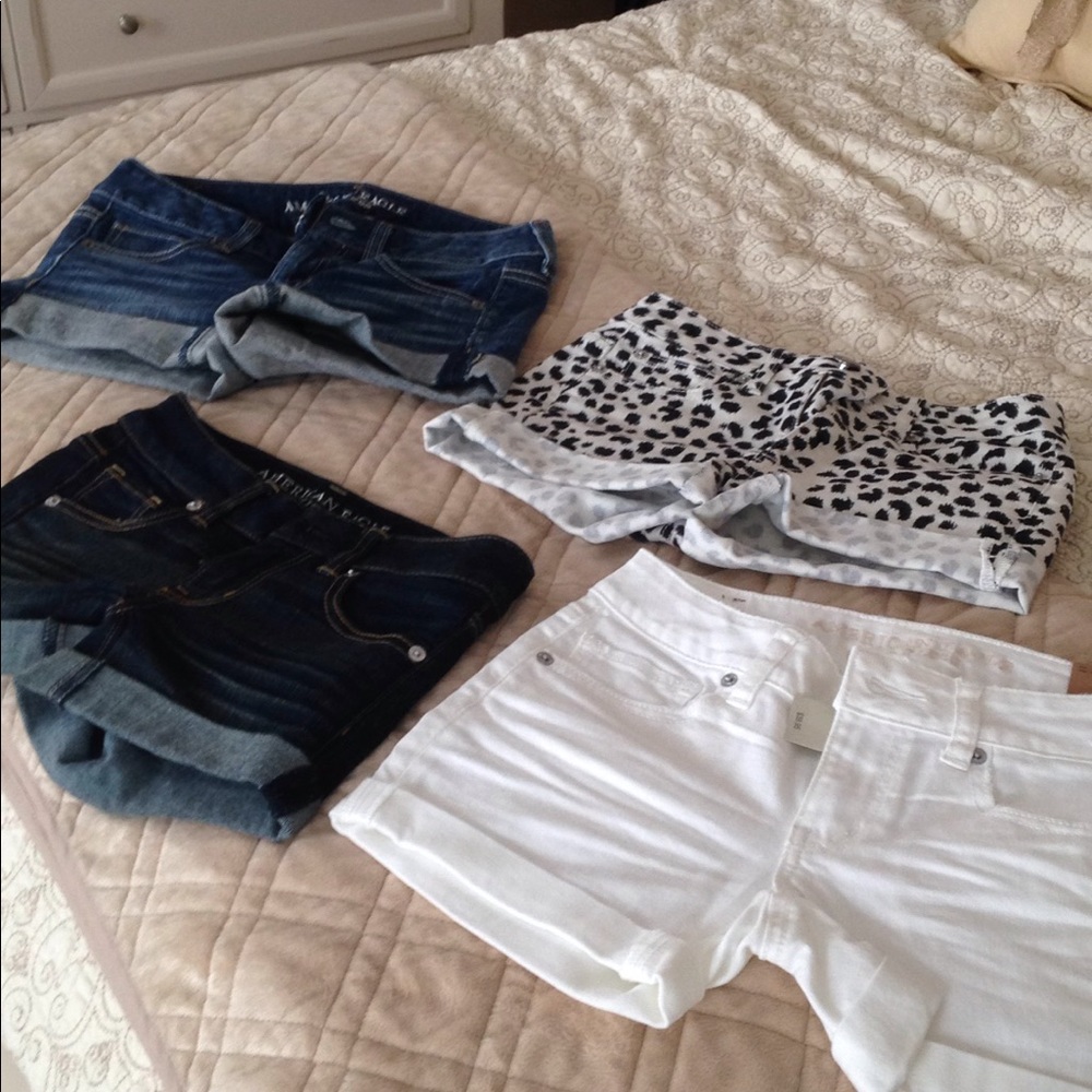 American eagle medium wash denim shorts
